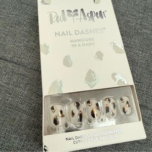 Red Aspen- Leaping Snow Leopards Nail Dashes